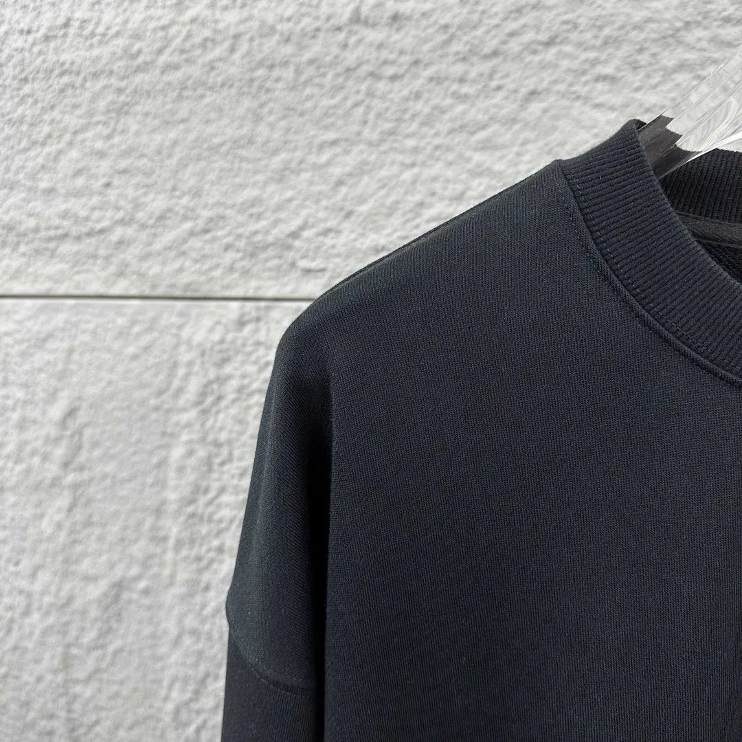 On*running* Early Autumn and Winter New Arrival Classic letter totem embroidery + heat transfer process Customized terry fabric Long-sleeved round neck sweatshirt Men and women Same Style Color: Black White Size: S (90-130 pounds) M (120-150 pounds) L (140-165 pounds) XL (160-180 pounds) XXL (180 pounds)